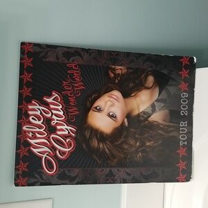 Miley Cyrus Wonder World Tour Book 2009